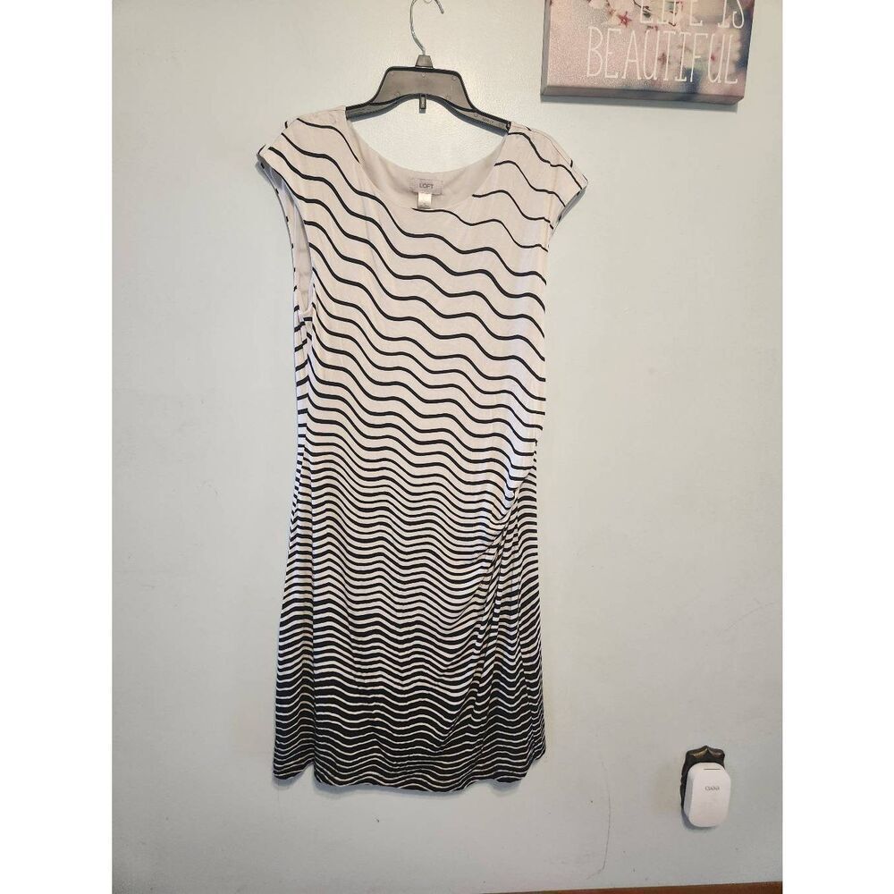 Ann Tyor Loft Ivory Blck Wave Striped Side Rushed Sleeveless Sheath Knit Dress